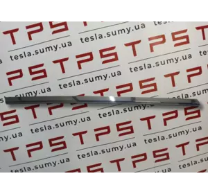 Молдинг двері передні праві Tesla Model S Restyling, 1038394-00-A