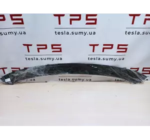 Накладка бампера задня верхня б/в Tesla Model X, 1047976-00-C
