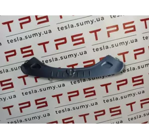Пластик боксу підкапотного передній оригінал б/в Tesla Model S, 1060474-00-D