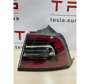 Ліхтар задній правий ( наружній ) Tesla model 3 1077398-00-F