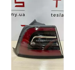 Ліхтар задній лівий ( наружній ) Tesla model 3 1077797-00-F