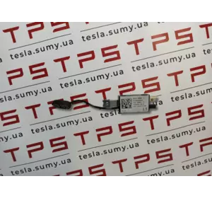 Антена підсилювач FM2 R б/в Tesla Model S, 1004808-00-E