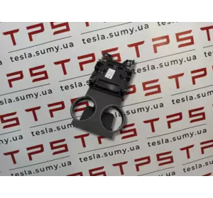 Підстаканник 2-го ряду консолі оригінал б/в Tesla Model S Restyling, 1086670-01-B
