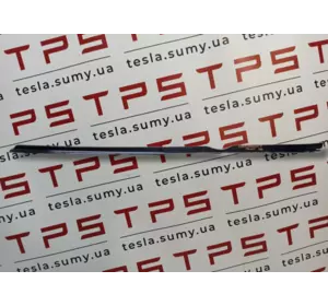 Молдинг накладки порога правий декоративний (пластик) Tesla Model S Restyling, 1012217-00-B