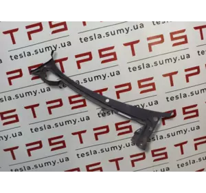 Підкапотна накладка склоочисників б/в Tesla Model S, 1008976-00-Е