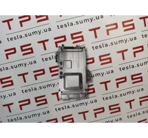 Панель металу. комп'ютера бортового б/в Tesla Model 3, 1465773-01-D