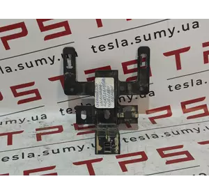 Кронштейн кріплення роз'єму електропроводка приладової панелі Tesla Model S Restyling, 1053259-00-В