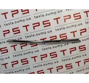 Молдинг зовнішній двері задньої правої хром Tesla Model S Restyling, 1095921-00-C