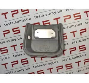 Накладка замка капота б/в Tesla Model S, 1005892-00-B