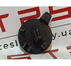 Заглушка буксирувального гака бампера переднього аналог Tesla Model Y, 1493746-00-A (149374600A)