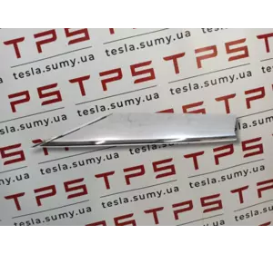 Накладка люверса верхня ліва хром Tesla Model S Restyling, 1056378-00-C (105637800C)