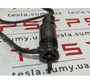 Насос (моторчик) бачка склоомивача б/в Tesla Model 3, 1015486-01-C
