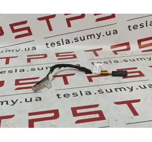 Ліхтар підсвічування механізму зовнішньої ручки правий б/в Tesla Model S, 1007748-00-Е