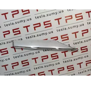 Накладка люверса нижня права хром Tesla Model S Restyling, 1056381-00-C (105638100C)