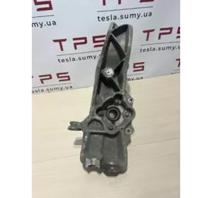 Кулак (цапфа) передній поворотний правий 4WD R відламано вухо Tesla Model S, 1030606-00-D зі ступицею